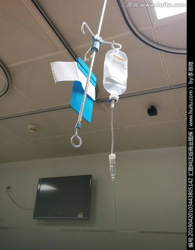晚上医院输液吊瓶图片