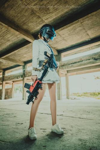 美女cos绝地求生校园短裙装网友求小姐姐带我吃鸡