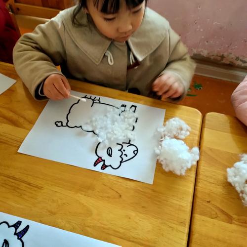 手工贴画《小绵羊》
