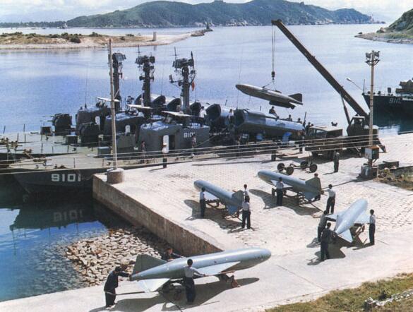 科技 正文   1964年10月27日,6621型艇进行了首次"上游"-1号导弹(544