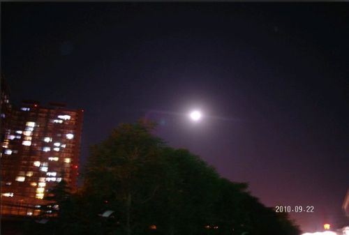 看月亮爬上来-----中秋男孩