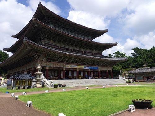 第一次来韩国济州岛的时候跟团来过这个药泉寺.那一年是2010年春天