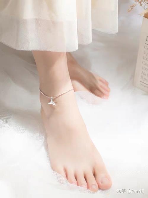 女孩子的脚怎么样才算好看呐