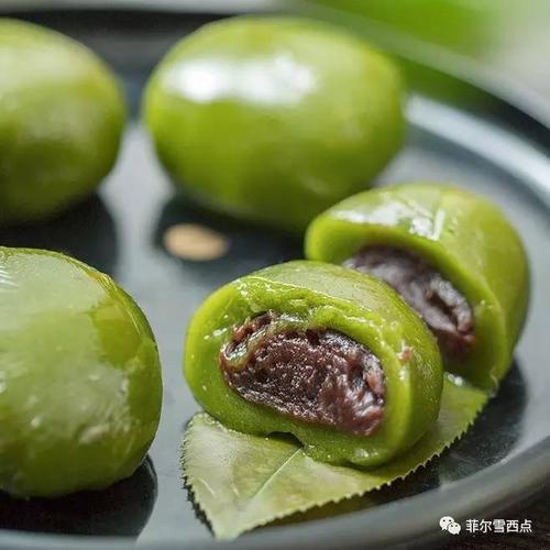 蛋黄肉松馅的青团精选质地均匀的 猪肉松