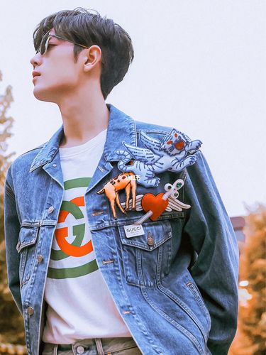 又是想肖战的第n天_肖战_穿搭_牛仔裤_牛仔_娱乐_明星