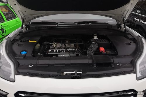 众泰sr9发动机舱