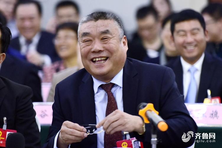 临沂市沂南县界湖街道南村社区党委书记李凤德,在发言中说到"水乳交融