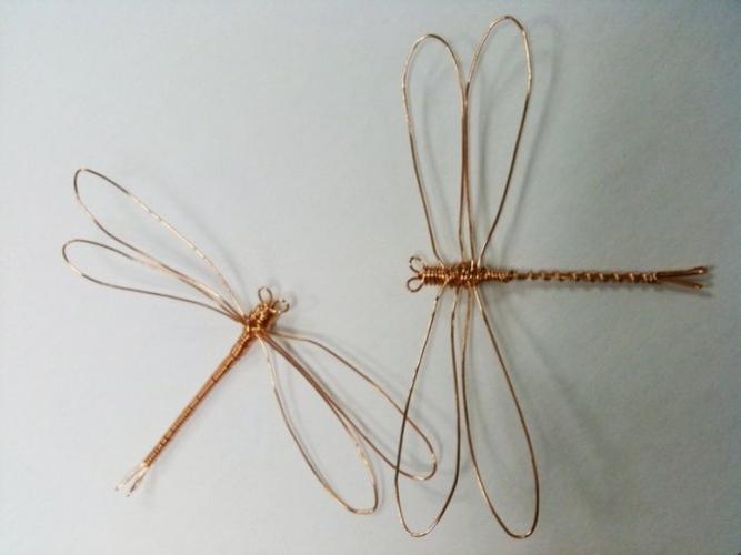 手工编的铜线蜻蜓