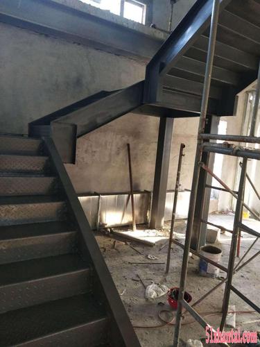 承接钢结构室内楼梯制作外跨大型楼梯搭建