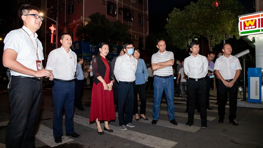 宝安区蔡凡副区长一行率队到航城街道草围,钟屋社区调研新时代文明