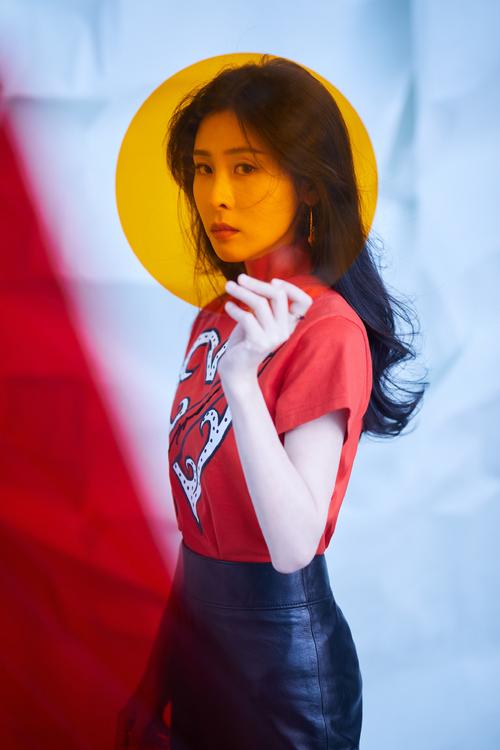 张碧晨红裙皮裙性感写真图片29
