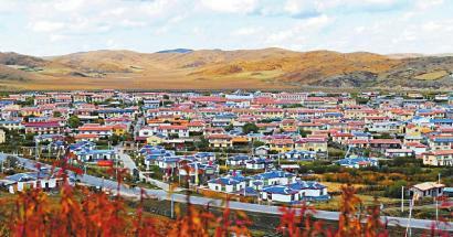 受益于牧民定居行动计划,阿坝州红原县色地镇牧民住上定居新房.