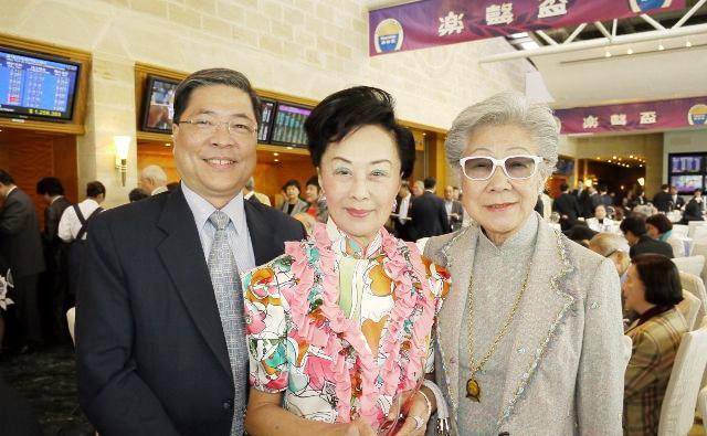 利孝和夫人家中低调举行94岁寿宴,仪态端庄不愧为第一名媛_利家人