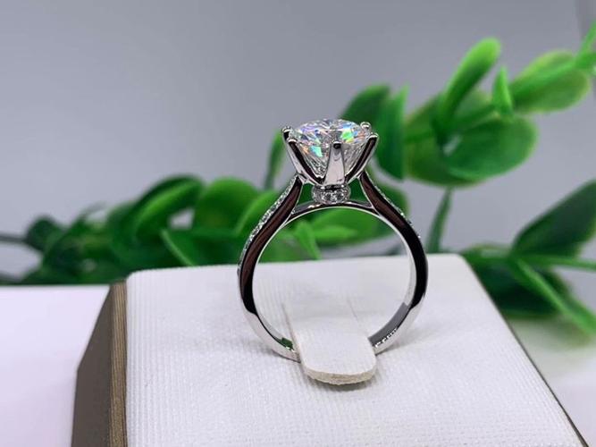 老凤祥同款莫桑石钻戒女d色123克拉au750玫瑰金钻石戒指结订婚女戒指