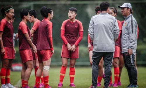 女足积极备战永川四国赛次战芬兰王珊珊目光坚定