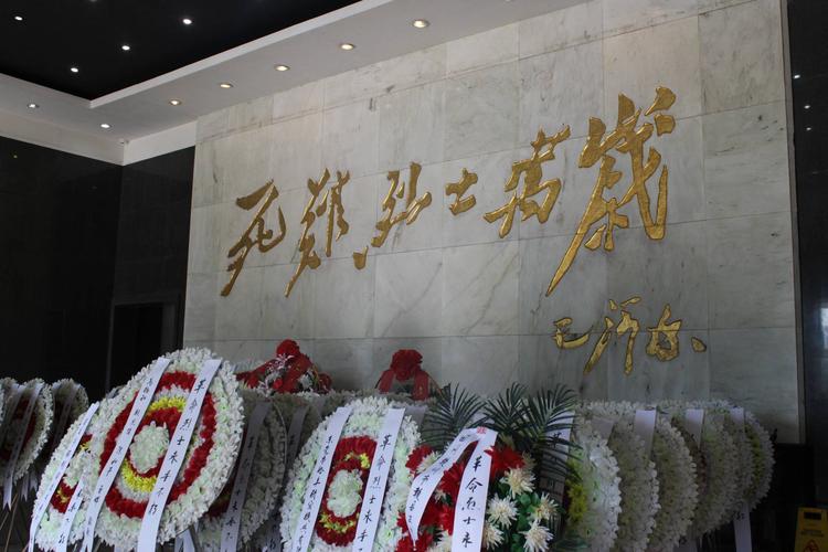 "彩虹桥"三下乡参观井冈山革命烈士陵园_纪念堂