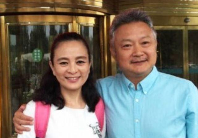 对于欧阳奋强出演贾宝玉这样唇红齿白的小男生走红,如今