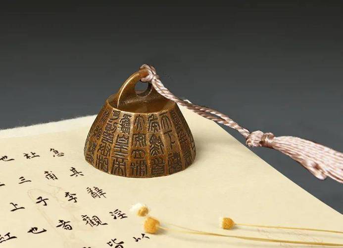 故宫宝物【秦始皇诏文权】被制成了纸镇,小坨坨的风雅极了!