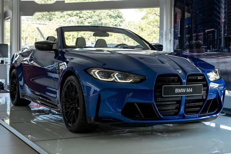 全新宝马m4敞篷车到店实拍,波尔蒂芒蓝也很帅!