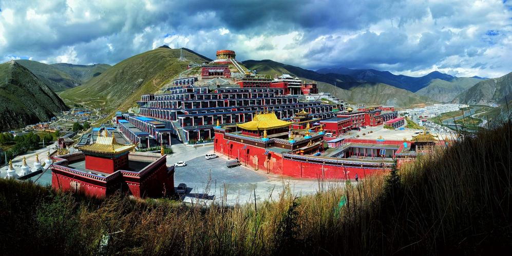 青海玉树结古寺外面的风景