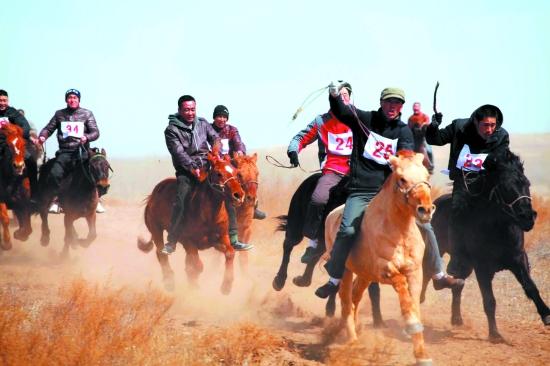 民间传统赛马会(图)