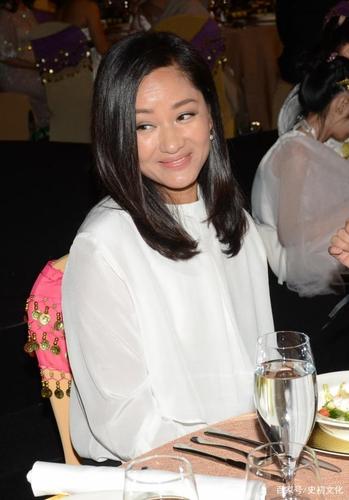 图六是长腿女星瞿颖短发的样子女人味十足
