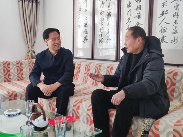 开封市委常委组织部部长杨克俊赴示范区走访慰问老党员