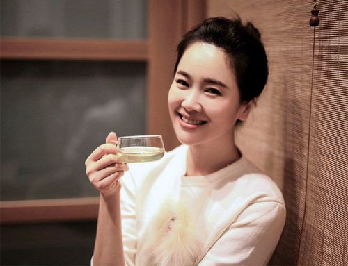 被左小青的发型惊艳到了,波波头美出新高度,41岁嫩得像21岁