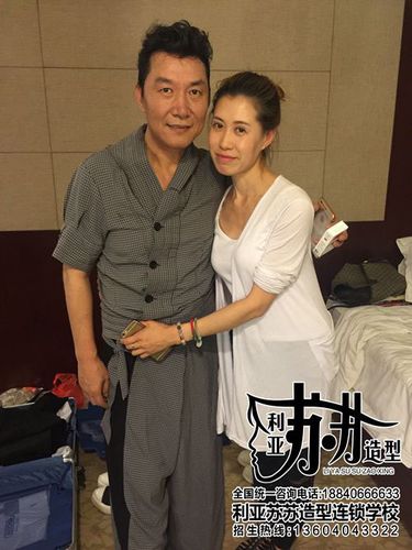 优秀学员与赵燕国彰老师的亲密合影!