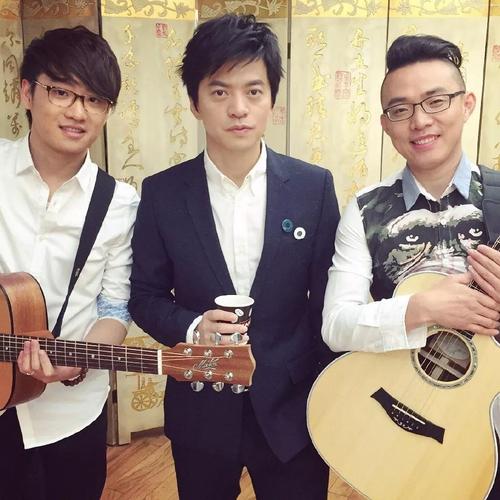 吉他演奏家胡洋签约恩雅民谣吉他声乐顾问,助力恩雅与