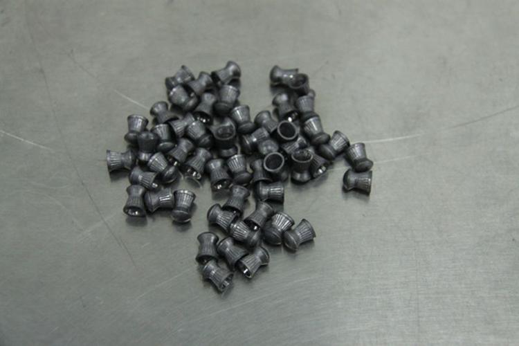 8月10日邕州海关邮检现场查获进境疑似铅弹466粒