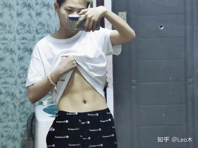 00后有腹肌是什么感受?