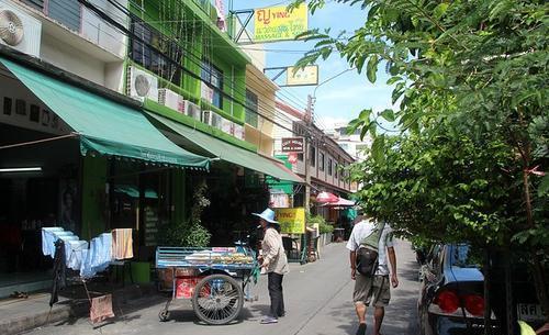 越南水果"丰收季",果香四溢却无人享用,当地人很怀念中国游客