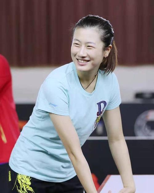 丁宁最新训练照片,颜值出色,皮肤白嫩光艳招人,身材苗条有型!