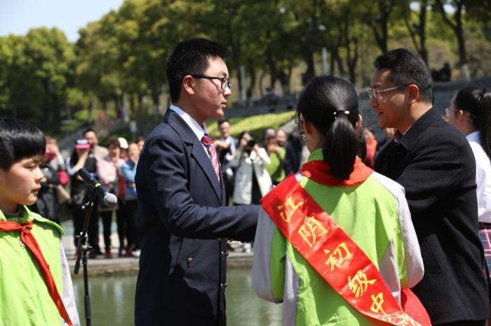 江阴初级中学寄语酿花风日好