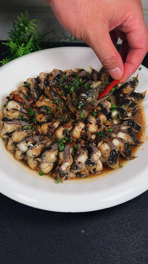 但是很多朋友不知道怎么处理白鳝,今天我来教会你!