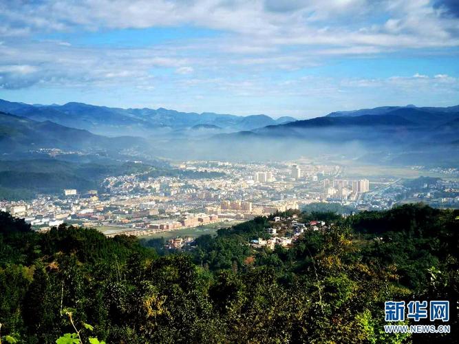 云南沧源:企地携手促发展 佤乡面貌焕新颜