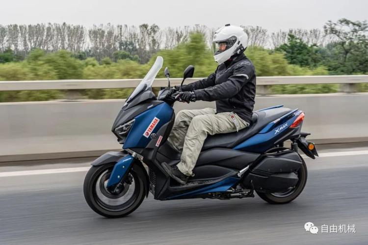 比心态年轻还要轻,试驾雅马哈xmax300丨把玩