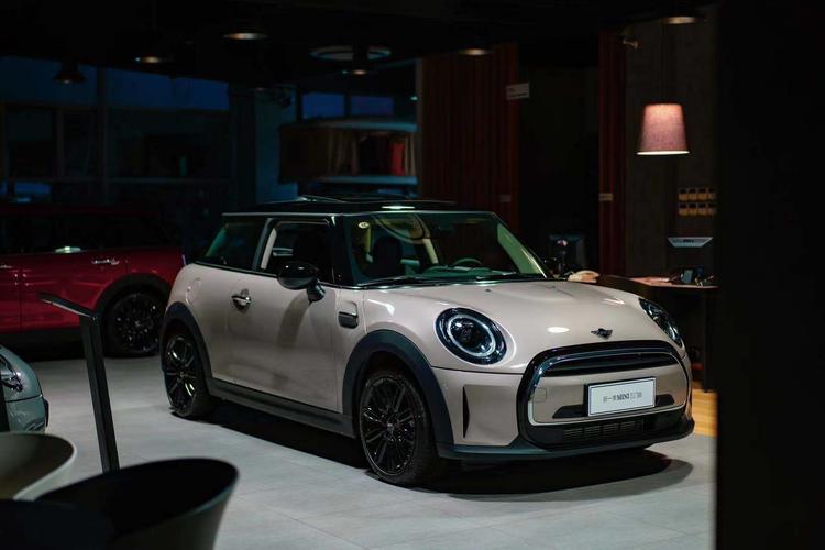 凤凰网汽车讯 新一季mini三门版经典新生,迷你所爱.