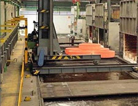 展开全部 淬火设备主要分为中频淬火炉,高频淬火炉,工频淬火炉,还有