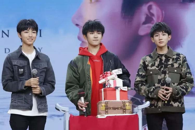 易烊千玺回复王俊凯王源生日祝福,语气可爱,还用了同样的表情!