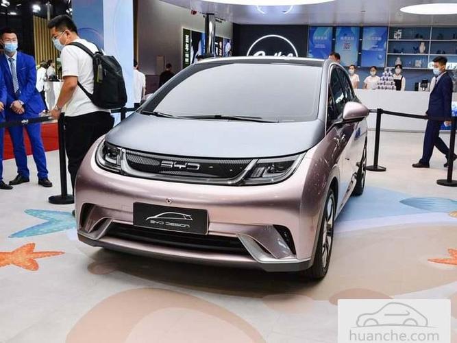 比亚迪新两厢电动车实拍!搭刀片电池 三季度上市