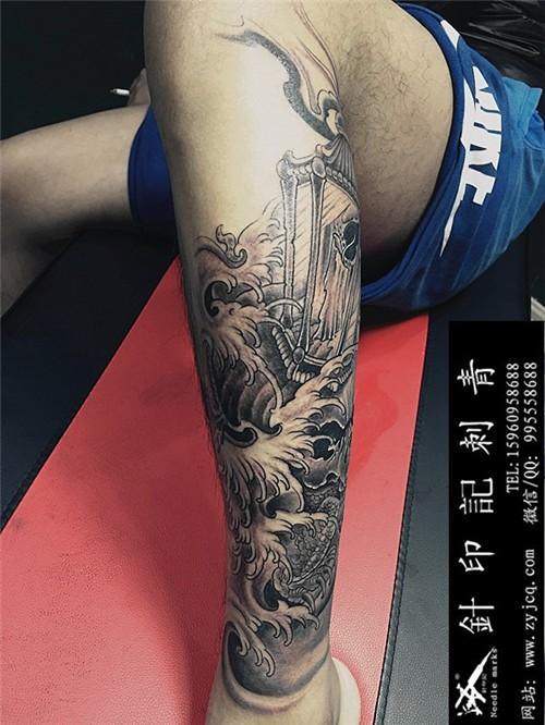 男士腿部个性纹身图案