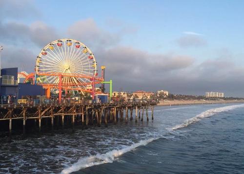 这里还有洛杉矶最著名的码头嘉年华,热闹非凡,都使它在洛杉矶众多海滩
