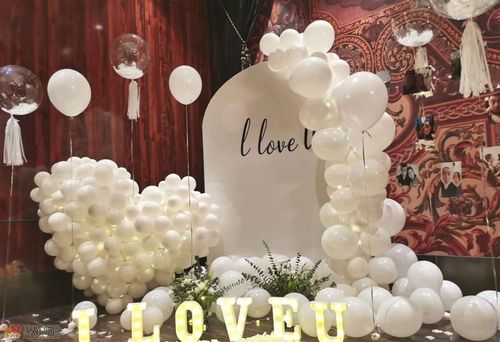 惊喜求婚布置气球氛围