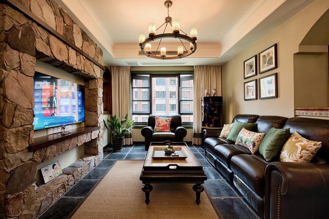 浓浓的美式乡村风装修,很多人表示欣赏不来,特别是电视背景墙