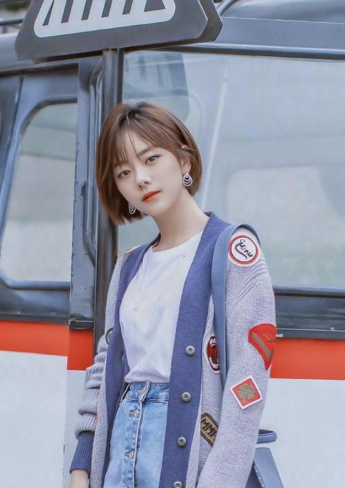 谭松韵穿长裙都开叉到大腿根了一点也不怕走光