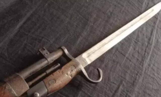 三八大盖步枪刺刀上的小钩是做什么用的?厉害了