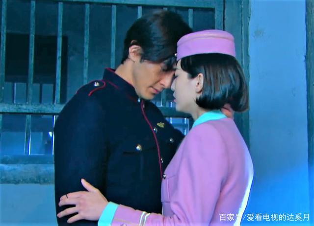 《偏偏喜欢你》高伟光化身杜枫,追妻利器棒棒糖,隔着手帕送甜吻