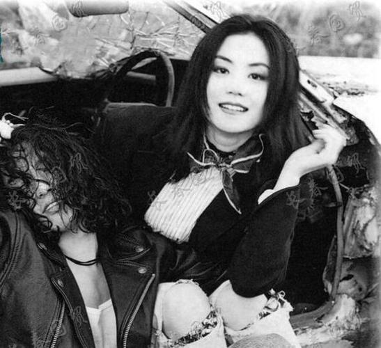 王菲28年前旧照曝光模样青涩气场十足